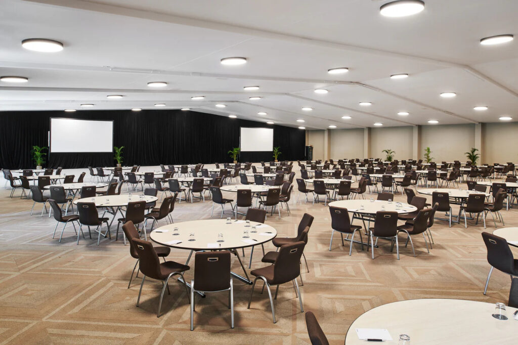 Sheraton Fiji Golf & Beach Resort (2) Microhire-Sheraton-Fiji-Resort-Ballroom-AV