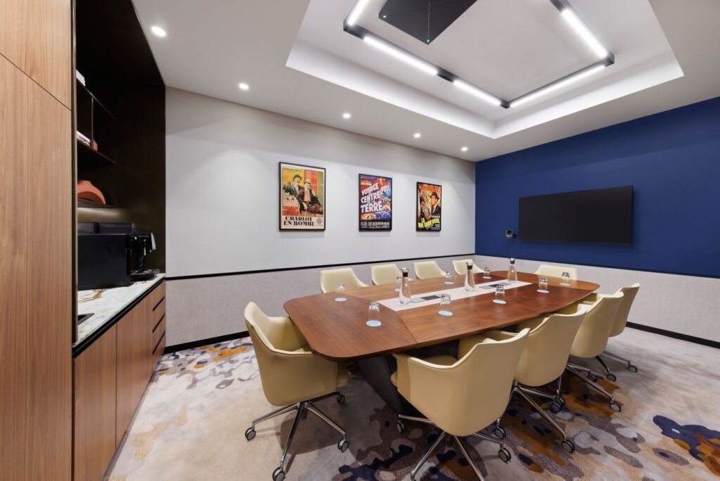Le Meridien Melbourne (1) Microhire-LeMeridien-Melbourne-Boardroom-AV
