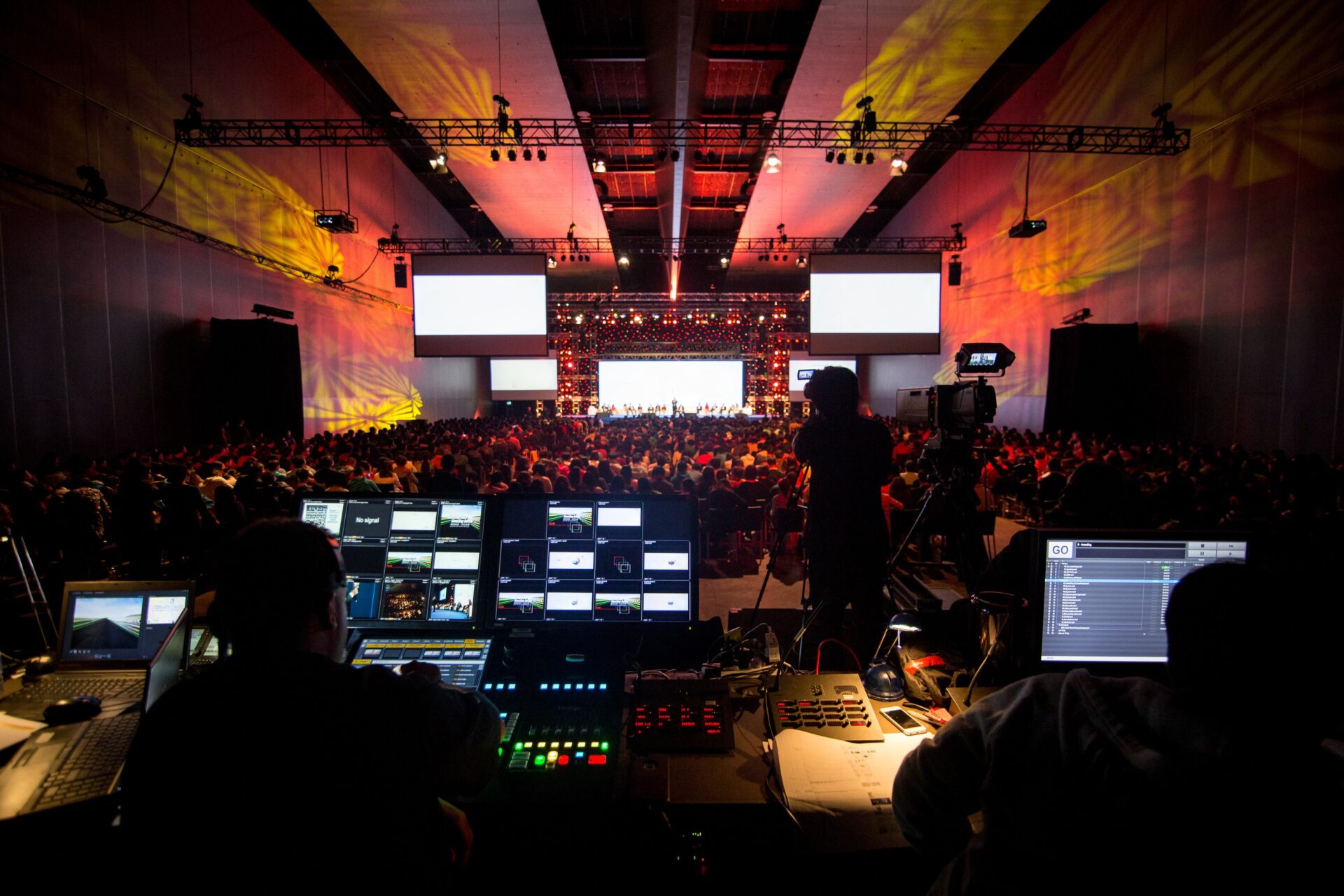 How to Get Hybrid Conferences Right in 2025